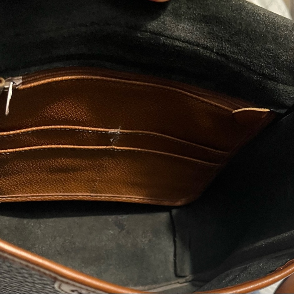 Dooney Bourke All Weather Shoulder Bag Leather Buckle Flap /Vintage!!! - Picture 8 of 16